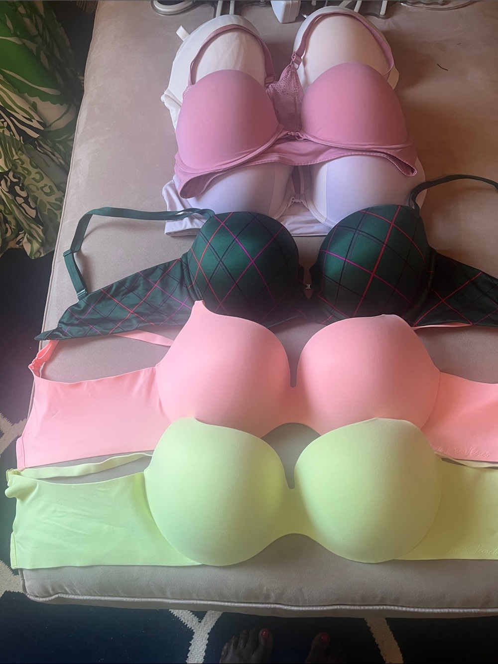 6 Victoria secret 38D bras